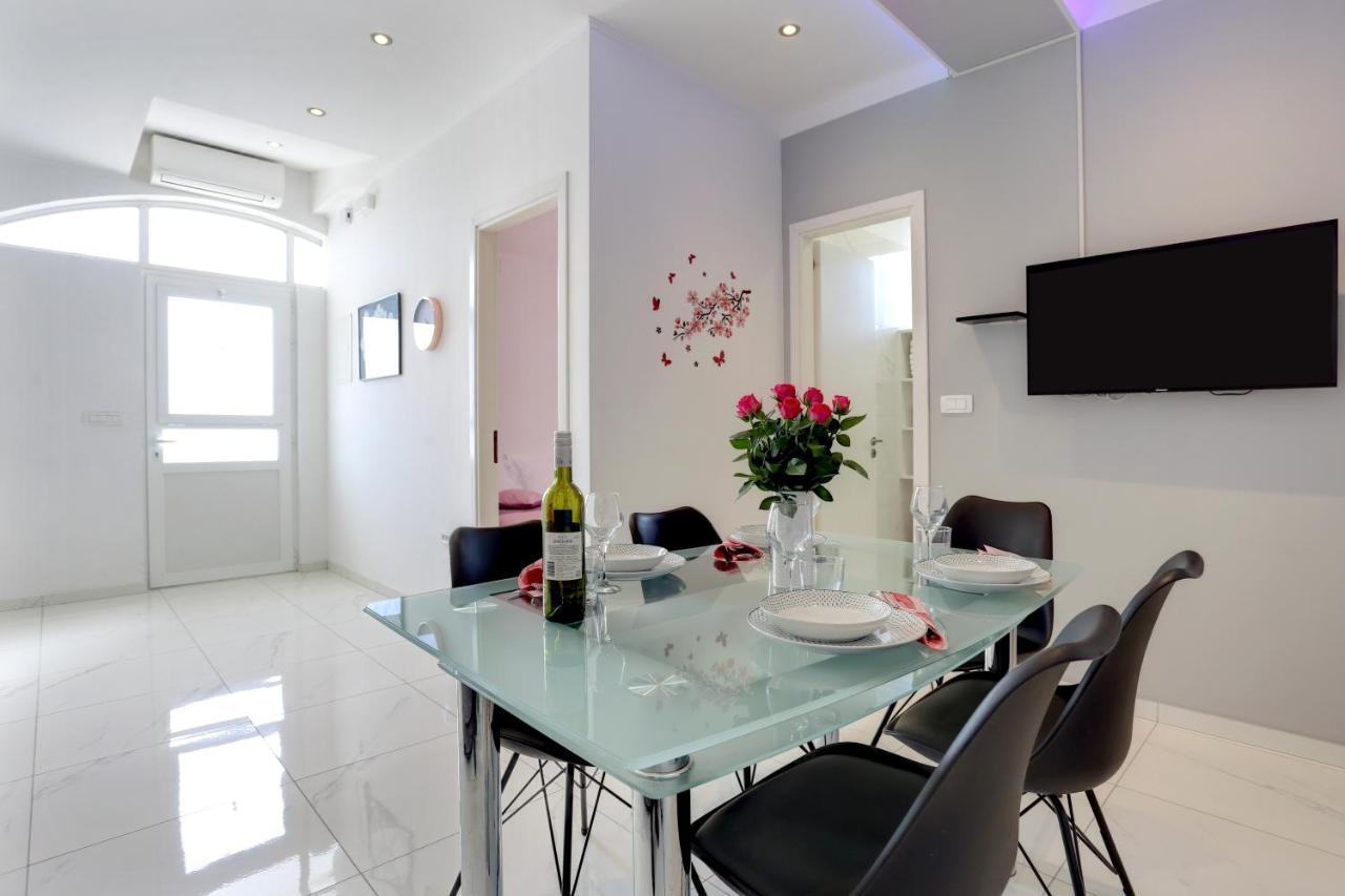 Adorable Apartment Ena Kastela Ngoại thất bức ảnh