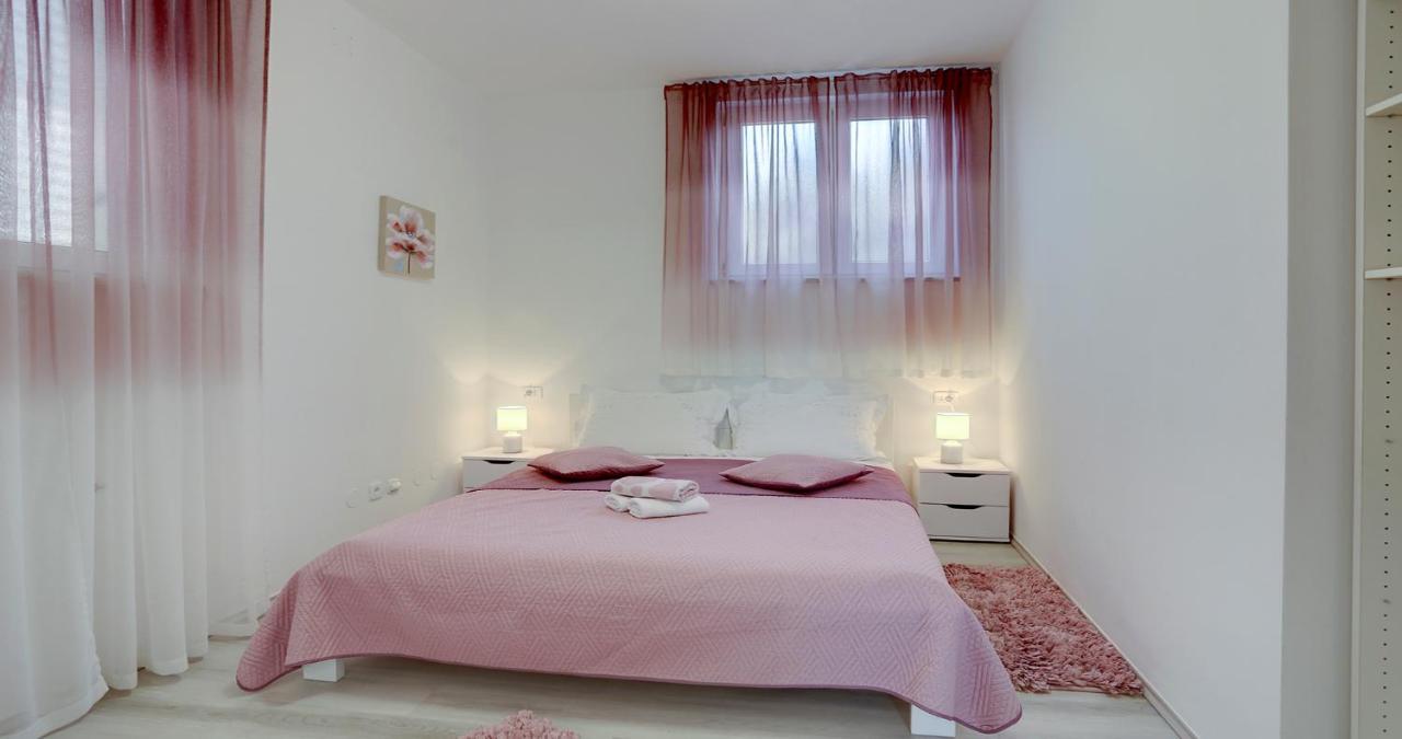 Adorable Apartment Ena Kastela Ngoại thất bức ảnh