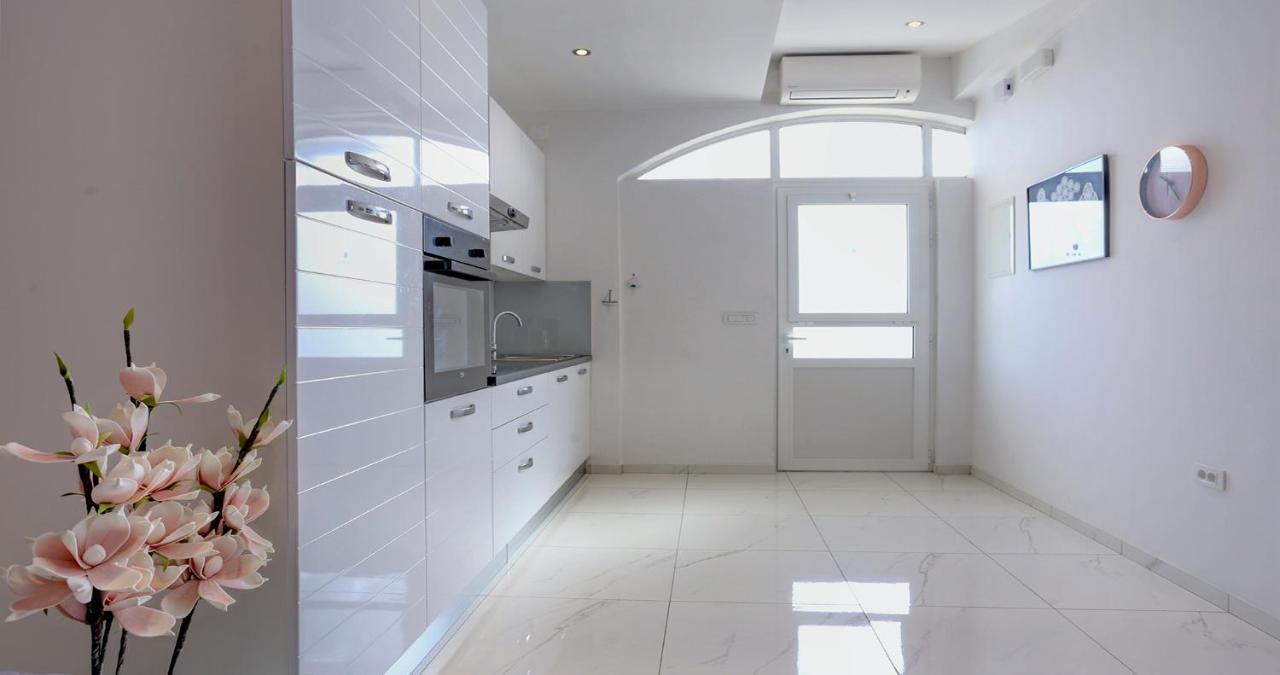 Adorable Apartment Ena Kastela Ngoại thất bức ảnh