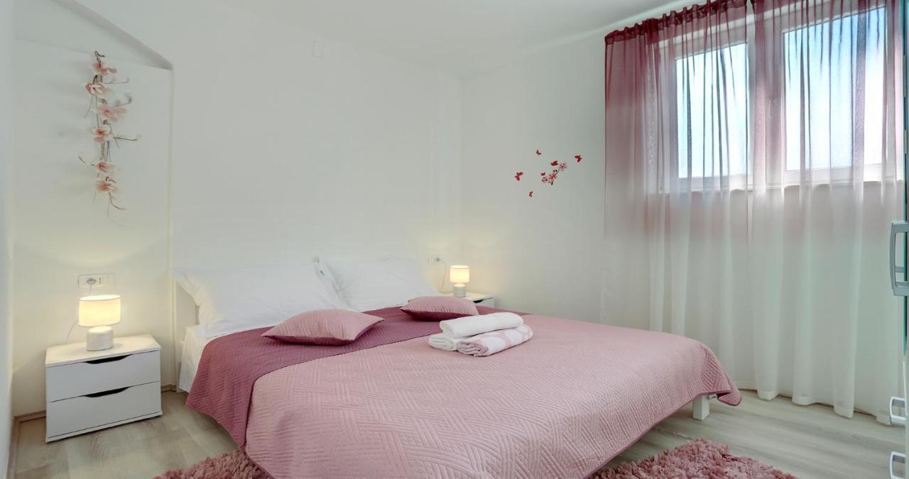 Adorable Apartment Ena Kastela Ngoại thất bức ảnh
