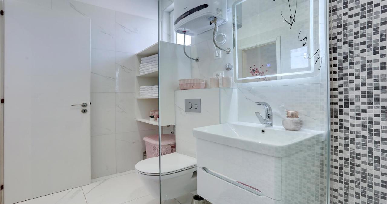 Adorable Apartment Ena Kastela Ngoại thất bức ảnh