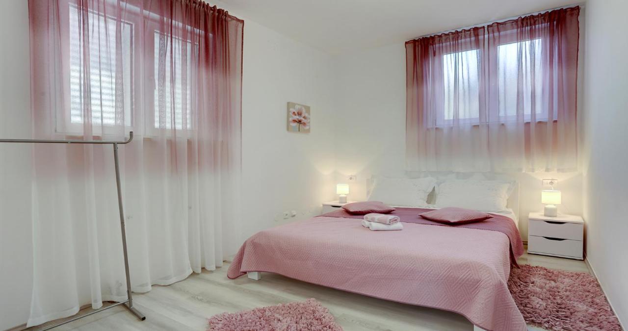 Adorable Apartment Ena Kastela Ngoại thất bức ảnh