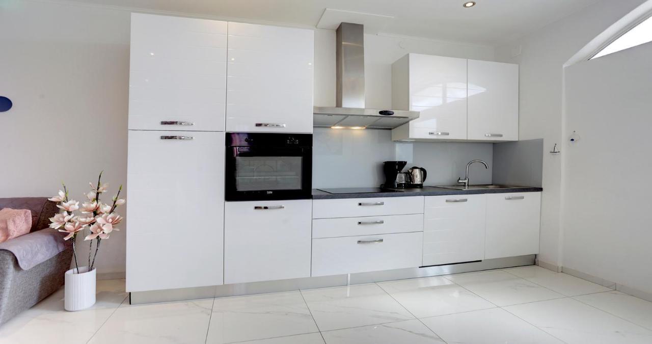 Adorable Apartment Ena Kastela Ngoại thất bức ảnh