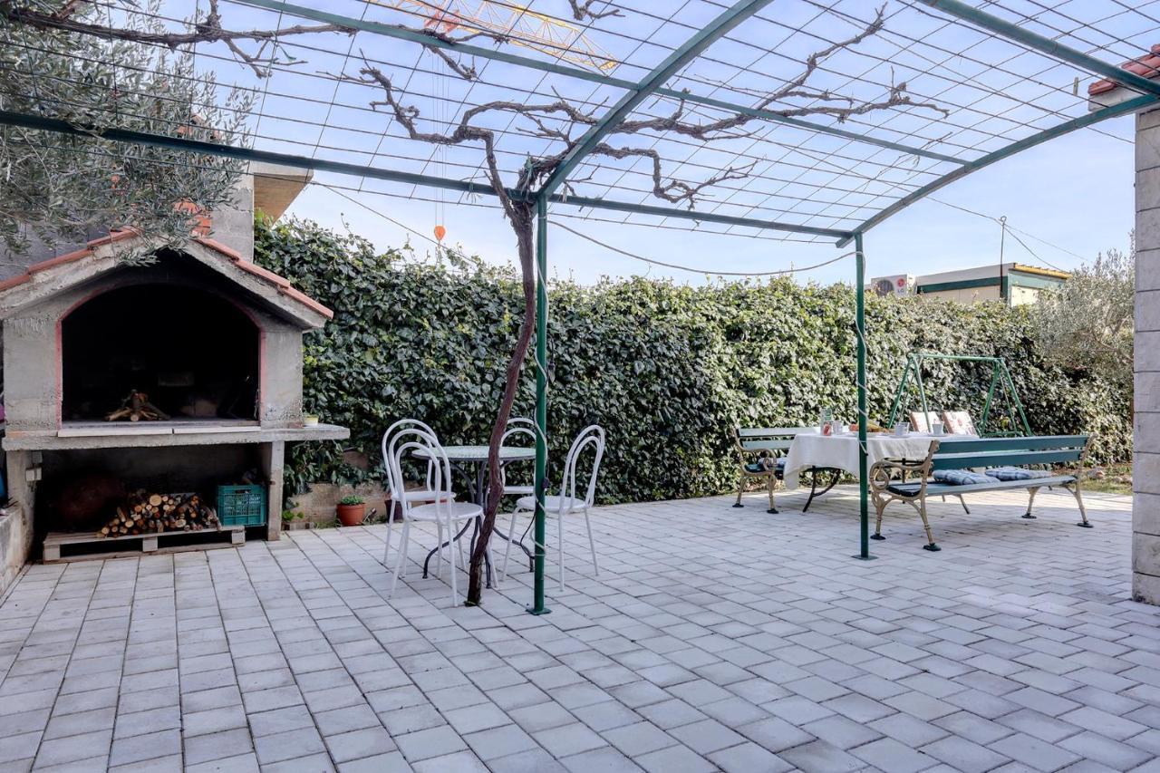 Adorable Apartment Ena Kastela Ngoại thất bức ảnh